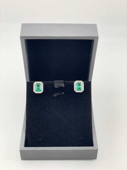 Пусеты с изумрудом и бриллиантами