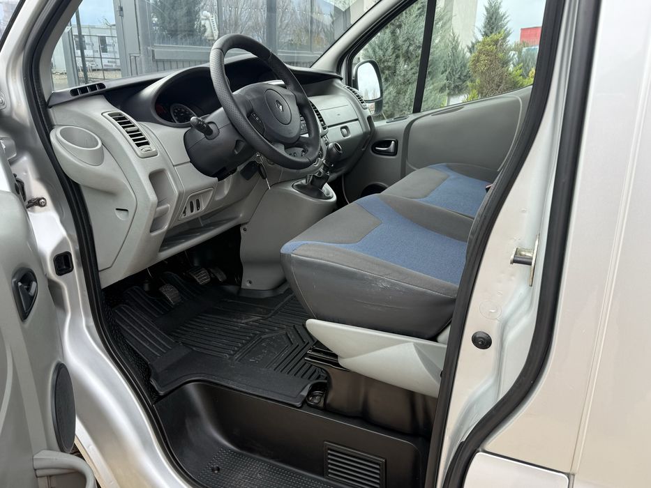 Renault Trafic 8+1 locuri