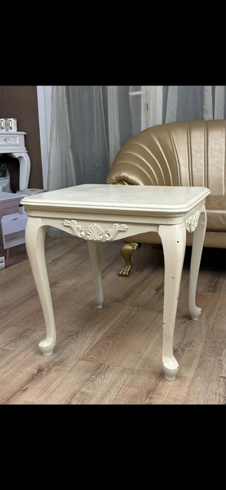 Столове и масичка барок