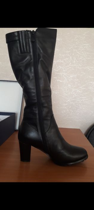 Продам новые зимние сапоги