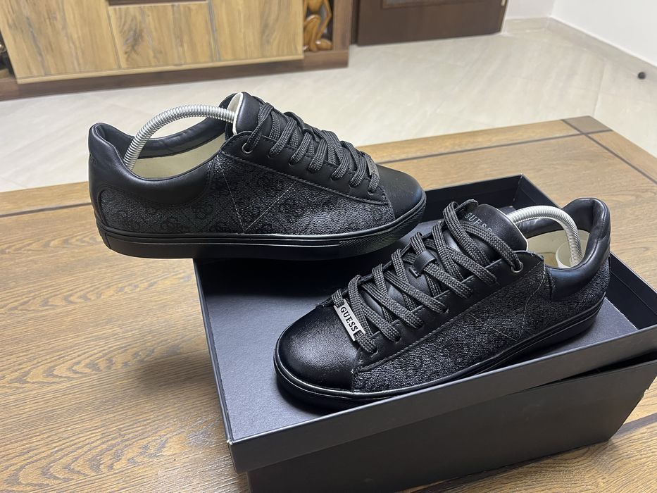 Обувки GUESS  42