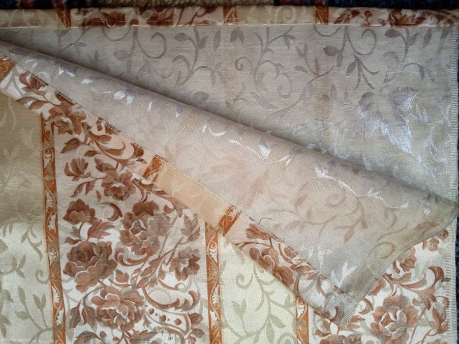 Шторы новые продам.