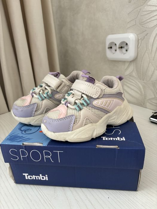 Кроссвки на девочку 23 размер