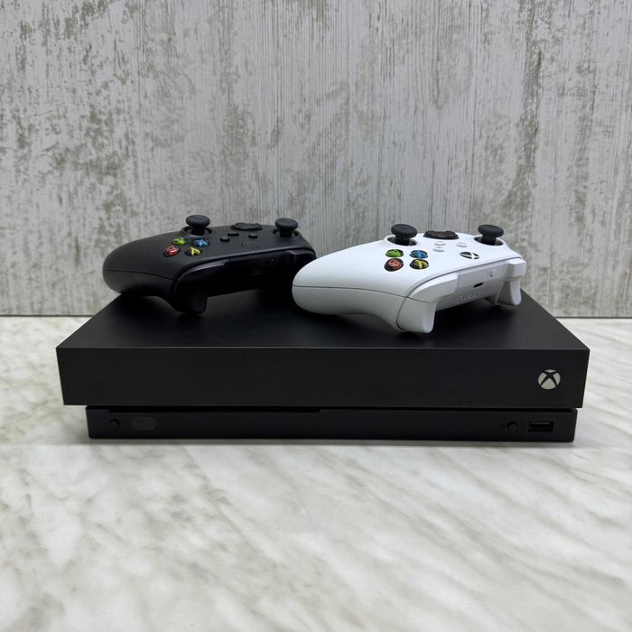 Xbox One X 1TB + 2 Controllere Zeus Amanet Vitan 6166