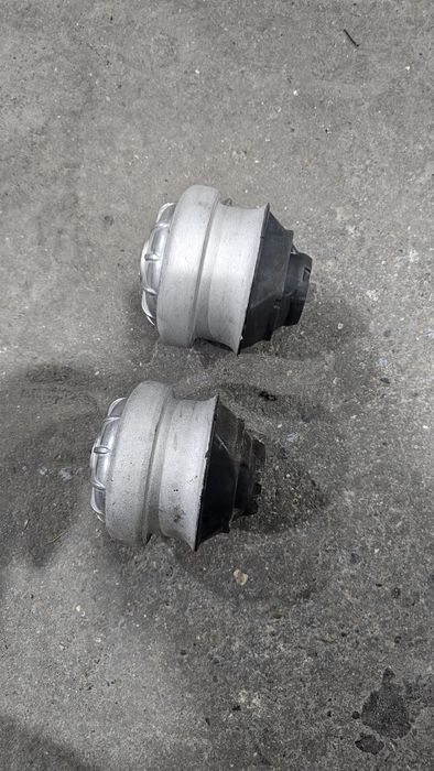 W124 Mercedes подушки двигателя