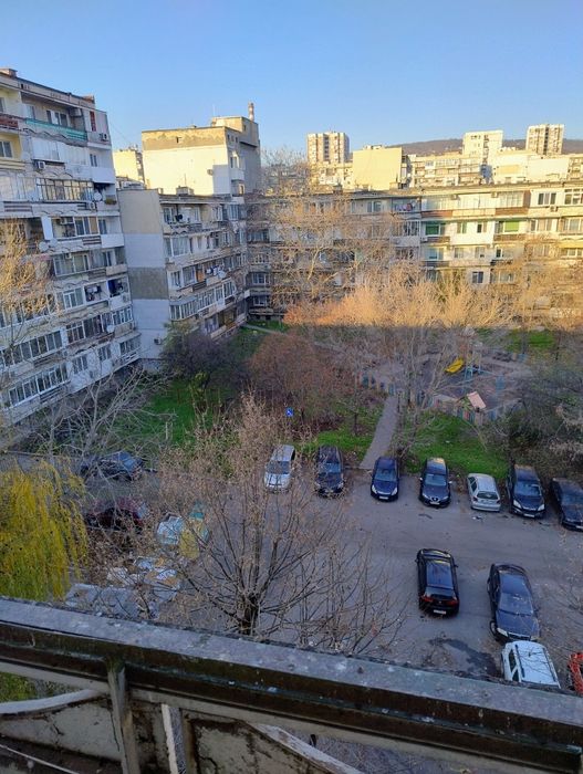 Продавам тристаен апартамент  Младост