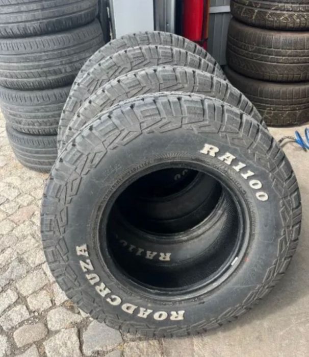 4броя всесезонни гуми Roadcruza235/85R16