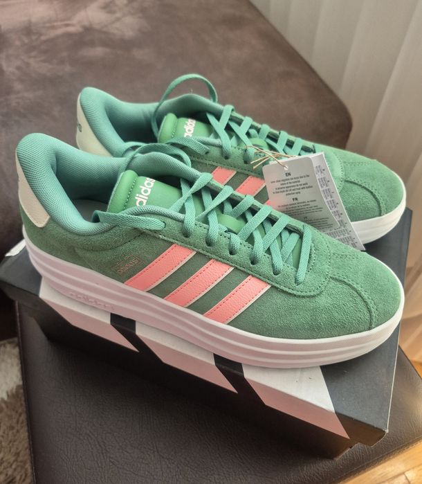 Кецове Adidas         .