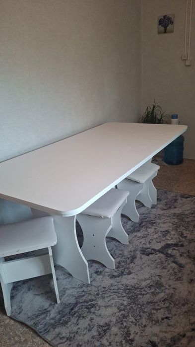 Продам стол и стулья