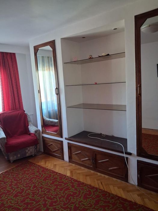Proprietar vand apartament si garaj Bucovina