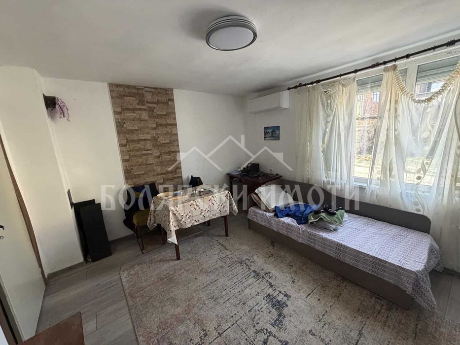 Монолитна двуетажна къща в с. Присово