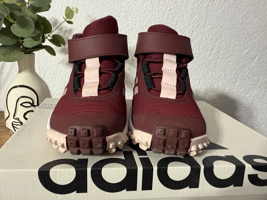 Децки спортни зимни обувки adidas