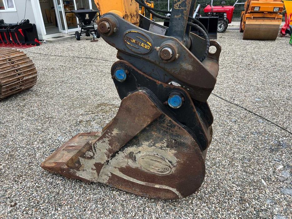 Багер Hyundai HX130 LCR – 13 T, 75 Hp, 2 чаши + Видео