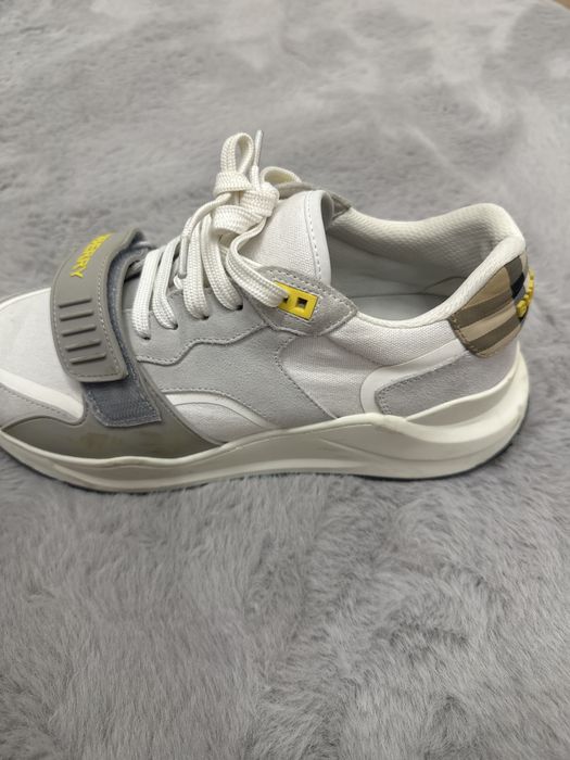 Продаю кросовки Burberry оригинальный