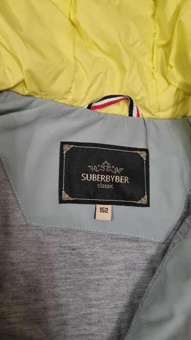 Продам демисезонную куртку на девочку