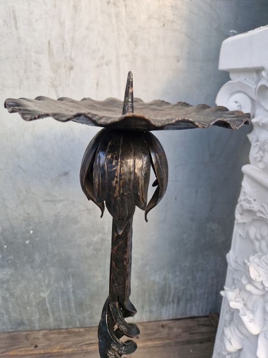 Vând 2 sfetnice mari din fier forjat