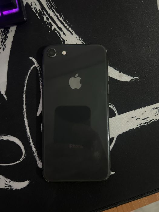 iPhone 8 64 гигабайт