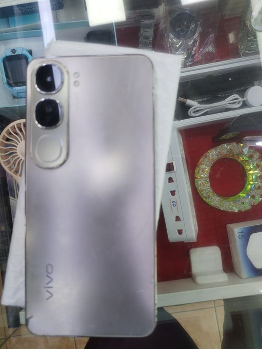 Vivo v 40 lite 256 g