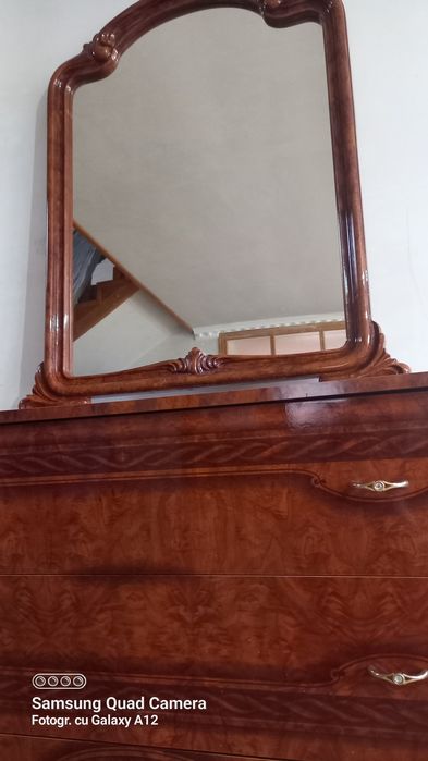 Comodă nuc ,cu oglindă