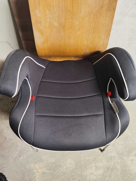 Столче за кола - много добре запазено