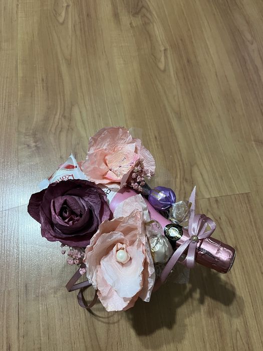 Ръчно изработени цветчета от хартия пенливо вино и