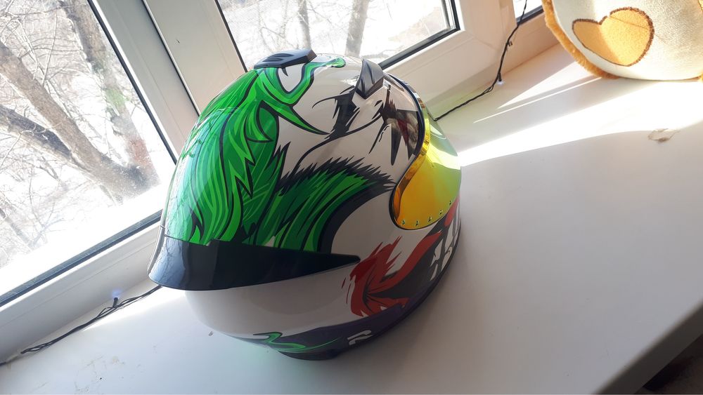 Продам мото шлем.