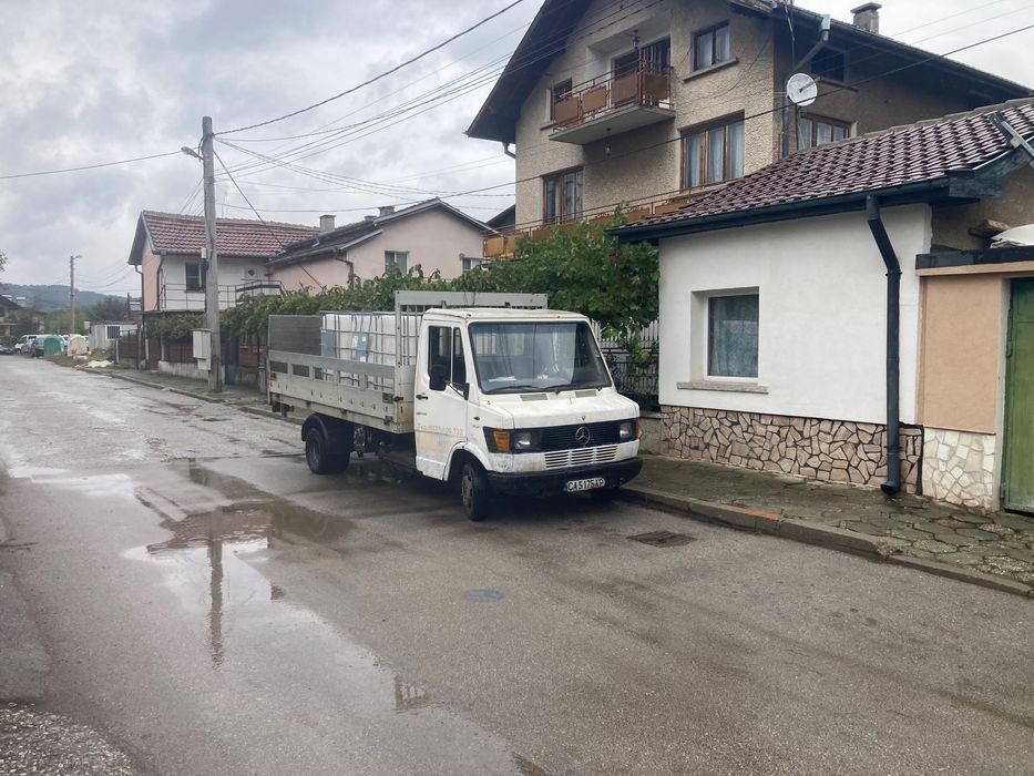 Продавам Мерцедес 409 с падащ борд плюс брезент. Цял или на части.