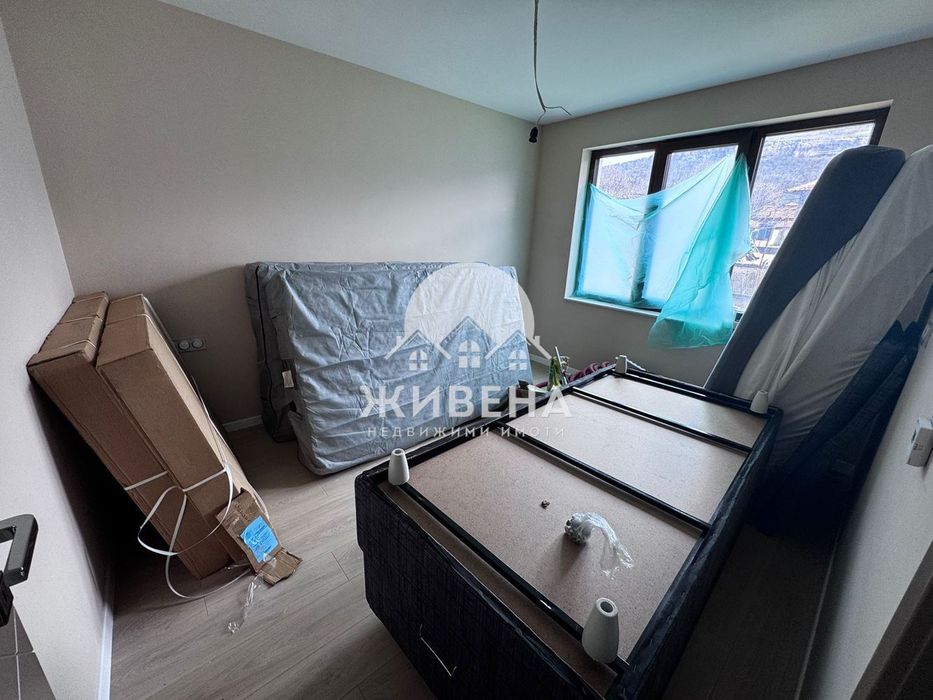 Нова къща в гр.Провадия, РЗП: 240 кв.м, двор - 600 кв.м