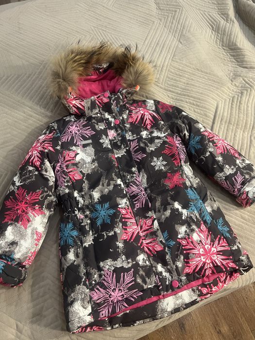Продам куртку зимнюю на девочку