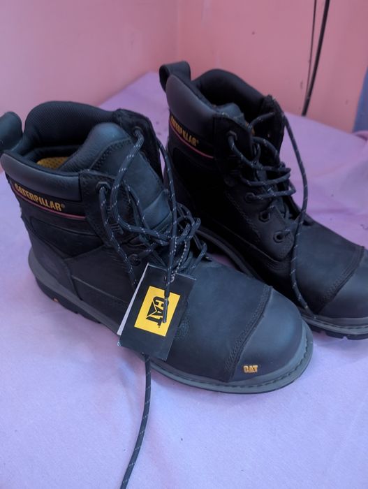 Bocanci de lucru Canterpillar noi