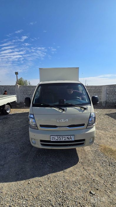 Kia Bongo III Sotiladi