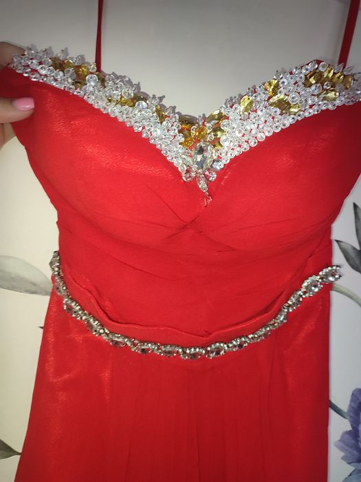 Платье красное продам