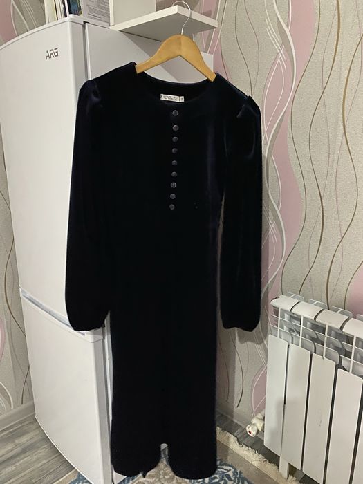 Продается платье 2000 тг велюр