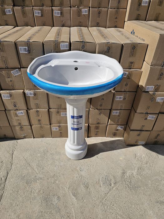 Keng turdagi Vanna va rakvinalar