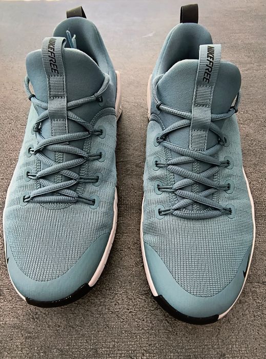 NIKE FREE METCON 6

Оригинални мъжки маратонки много добре запазени.Размер 41, 26 см. Използвани са за кратко.