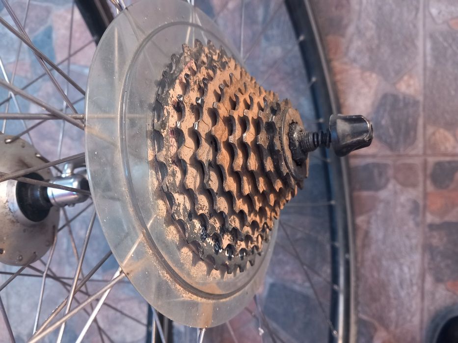 Vând două roți bicicletă pe 28 inch!