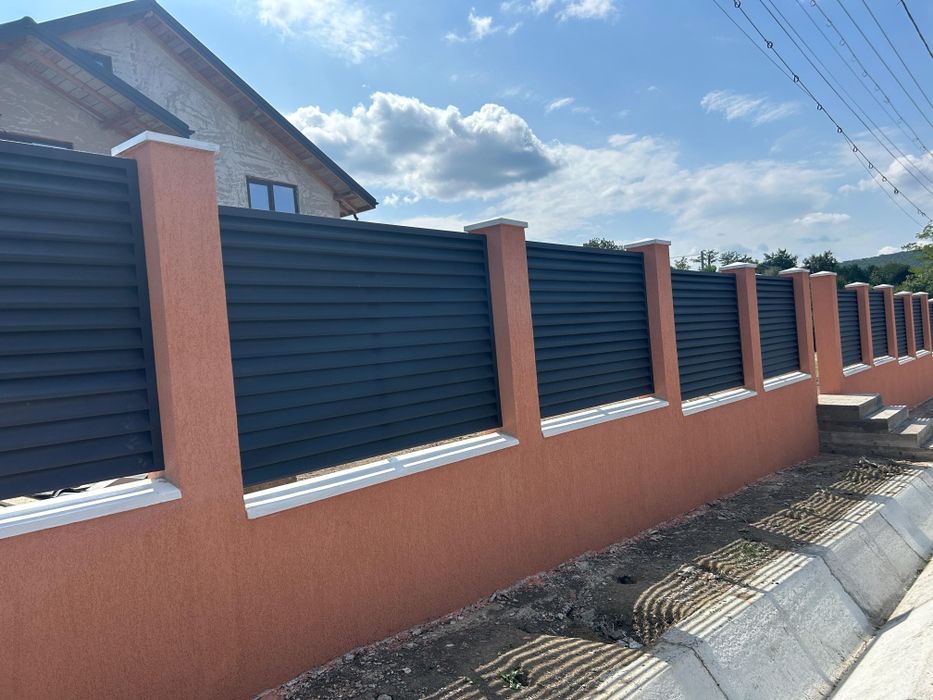 Construim garduri și porți stil jaluzea șipcă metalică tablă cutata