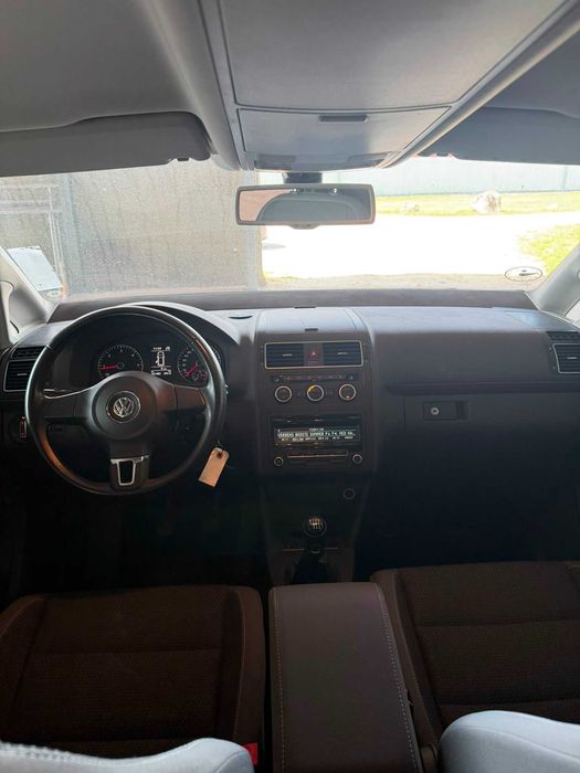 VOLKSWAGEN Touran 2012 — imagine 4