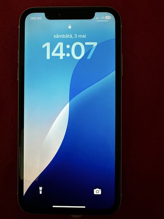 Vând iphone 11.