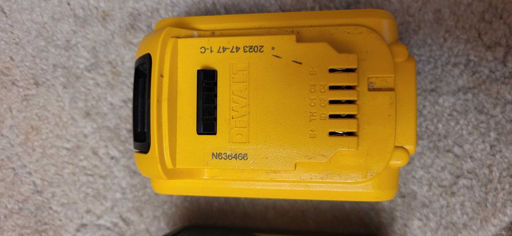 DEWALT 5Ah  2 buc an 2024 si 2023  fuctionale