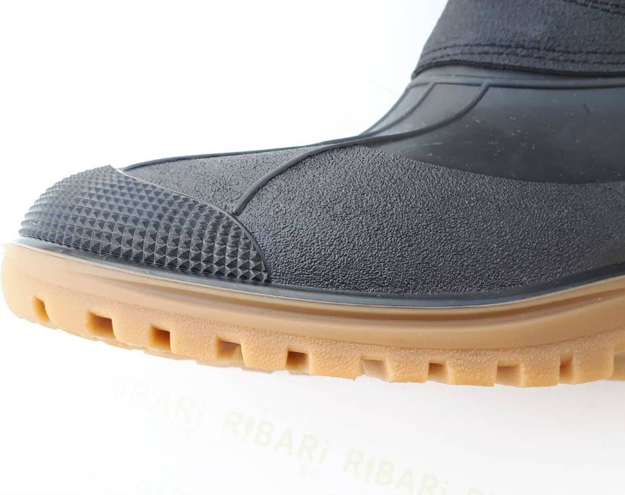 Водоустойчиви и топли ботуши ( апрески ) за лов , риболов и туризъм