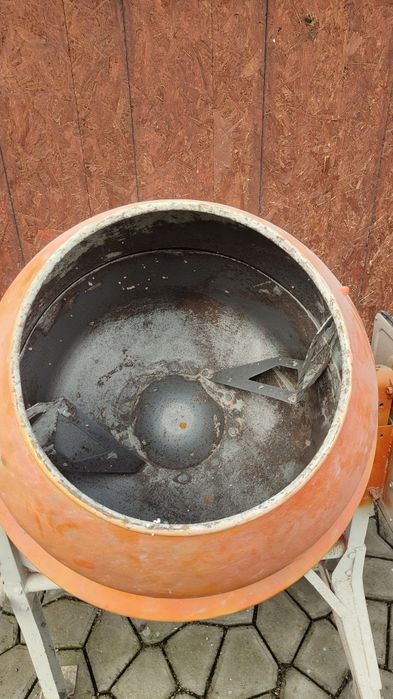 De vînzare betoniera 180 l