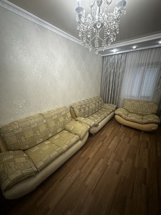 Диван для гостиной.