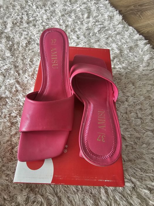 Vând papuci eleganți culoare fu ia mărimea 37!