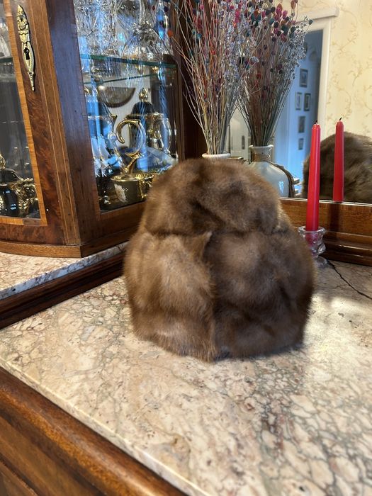 Caciula blana de vizon