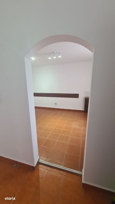 Spațiu comercial de închiriat în Curtea de Argeș.