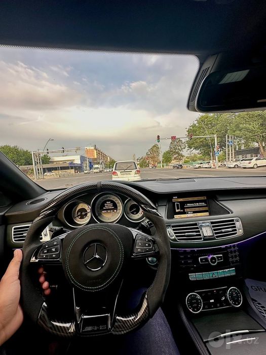 Mercedes- benz CLS Banan