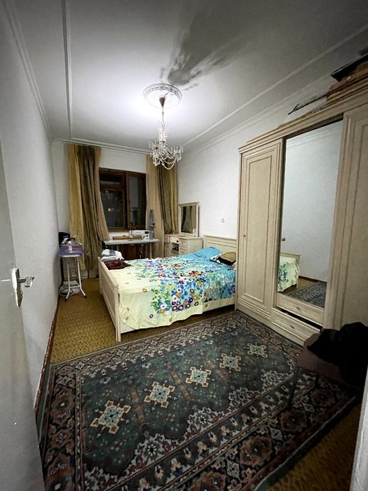 Себзорда  барча жихозлари билан . 2 xonali uy sotiladi yoki xovliga yo