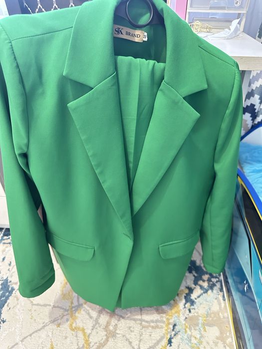 Продам брючный костюм