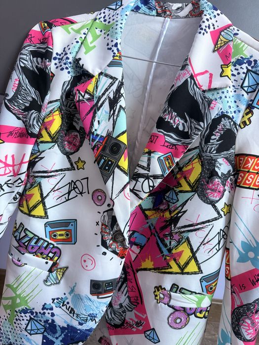 Цветно сако от лека материя,подходящо за всеки